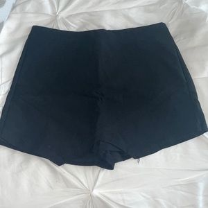 American Threads Black Envelope Skort